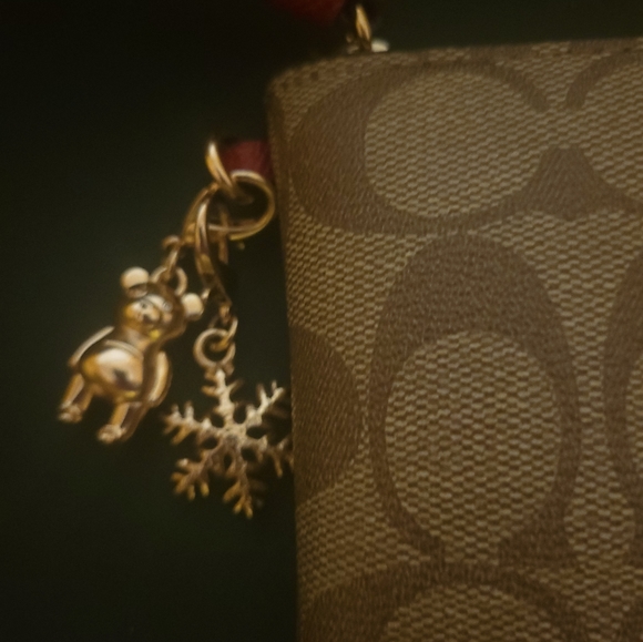 Coach - Large Corner Zip Wristlet In Signature Canvas with electric red - Picture 7 of 11